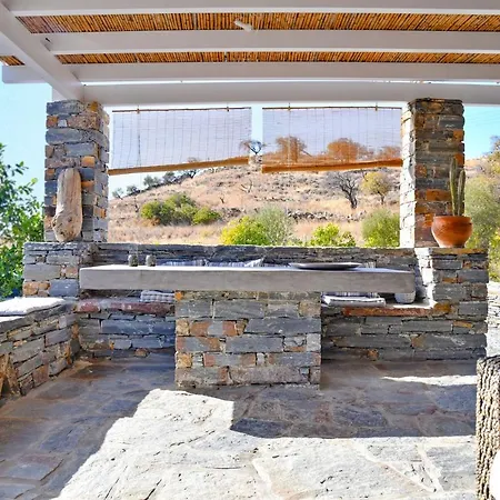 Holiday home Alexandrea, Family Near Vourkari On The Island Of Kea *