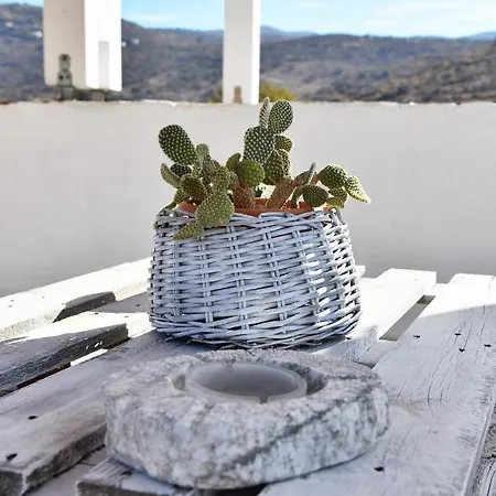Holiday home Alexandrea, Family Near Vourkari On The Island Of Kea *