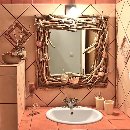 Holiday home Alexandrea, Family Near Vourkari On The Island Of Kea *