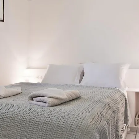 Holiday home Alexandrea, Family Near Vourkari On The Island Of Kea Ioulis